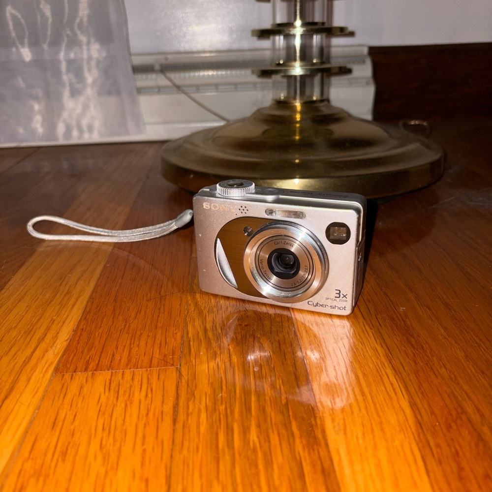 Vintage Sony Cybershot Digital Camera